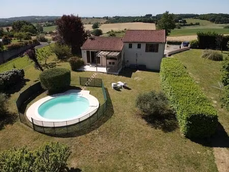 a vendre en exclusivité  proche de vic-fezensac  gers : maison de 3 chambres avec grand sa