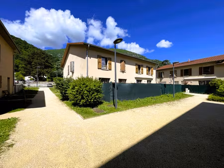 maison mitoyenne + jardin