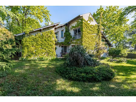 volumes et nature : demeure atypique à villennes