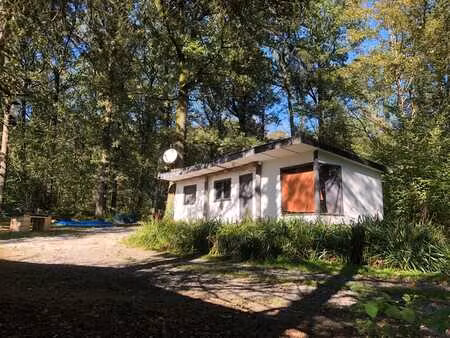 vaste terrain à bâtir de 6.400 m2 avec chalet
