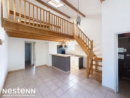 appartement avec mezzanine mansardée au coeur de névian