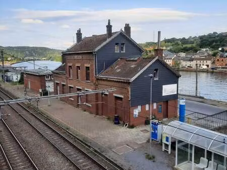 ancienne gare - local de stockage - bureaux