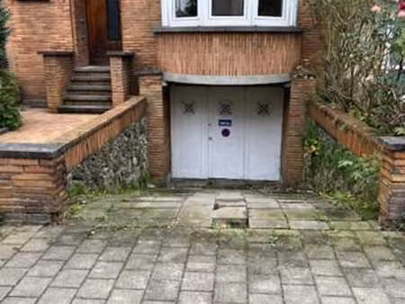 quartier tour japonaise - garage/box avec emplacement devant