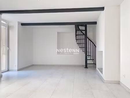 a vendre maison de ville rénovée 100 m²  3 chambres  à 5 min de nérac