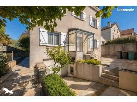 pavillon 7 pièces 150 m²