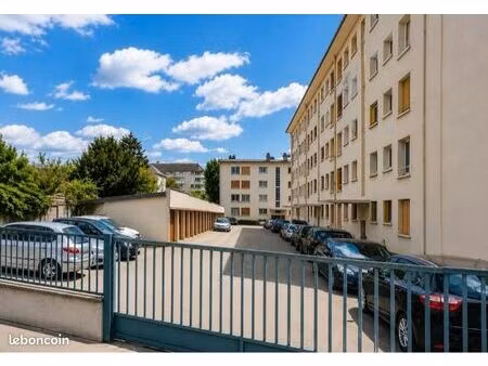 box à vendre