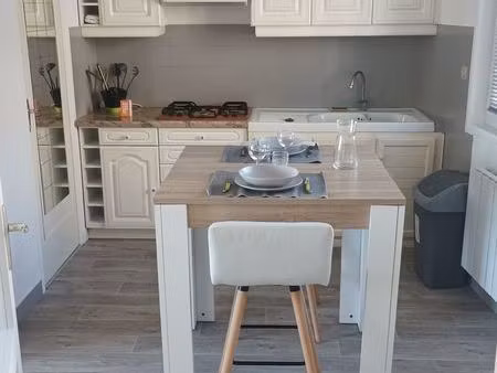 appartement meublé très lumineux – 40 m² – vue dégagée sur la plaine du forez