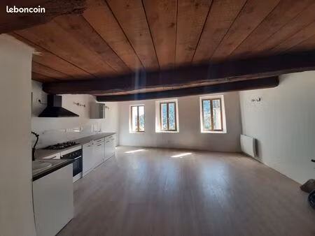 appartement refait à neuf location a l'année
