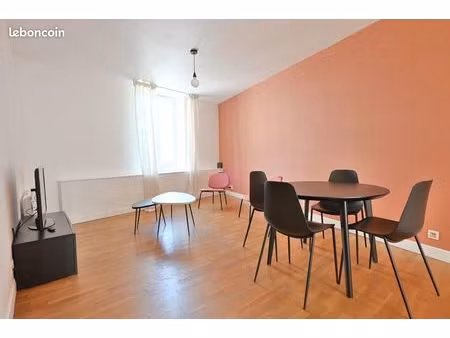 magnifique t2 meublé refait à neuf - très lumineux et traversant  immeuble paisible avec c