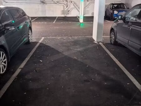 place de parking couvert bastide