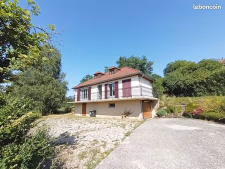 maison avec terrain en sortie de village