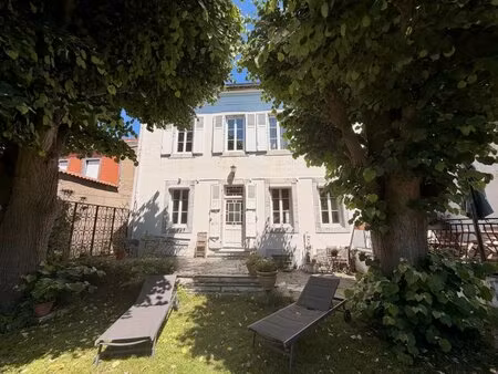 maison de 15 pièces de 425 m² à tarbes