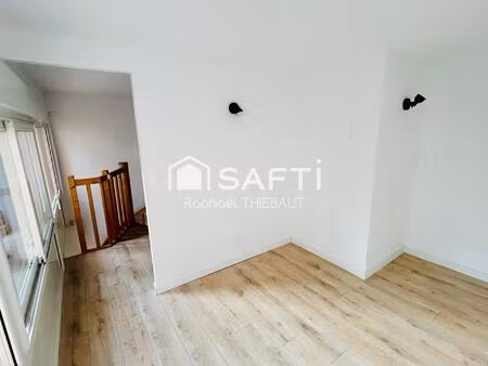 local 21 m² traversant – port fréjus