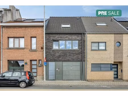 energiezuinig huis met 4 slaapkamers en magazijn in boom