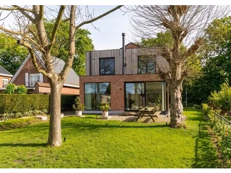 prachtig afgewerkte woning (epc a) met magazijn te branst