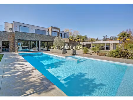 maison feucherolles 9 pièce(s) 837.62 m2