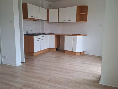 ideal investisseur - t1 bis avec terrasse  cave et parking