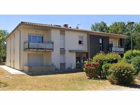 appartement t2 avec terrasse et 2 places de parkings
