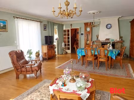 a vendre chez blot vitre propriété à 5 minutes de vitre