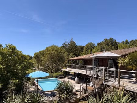 propriété d'exception avec piscine et maison indépendante su