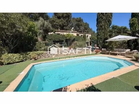 maison plain-pied 115 m² avec piscine  garage  cave et abri voiture