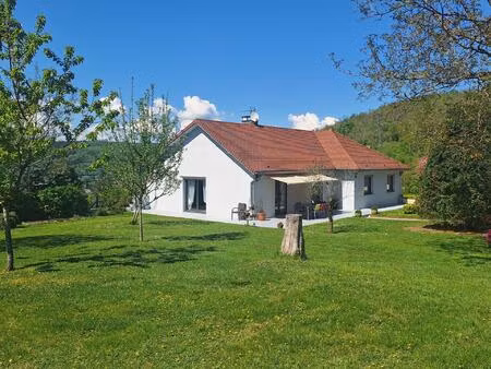 propriété de 172m2 avec jardin  piscine creusée et vue dégagée.