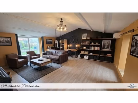 maison de ville rénovée avec jardin – proche la rochelle – secteur usseau