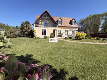 grande maison familiale au calme avec extérieur paysagé