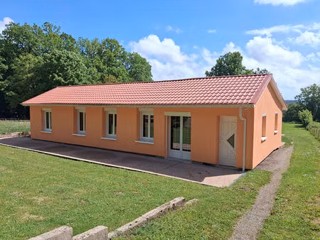 maison individuelle de plain pied de 93 m2 sh avec un terrain à vivier au court