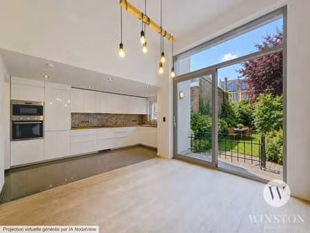 duplex lumineux avec une terrasse et jardin