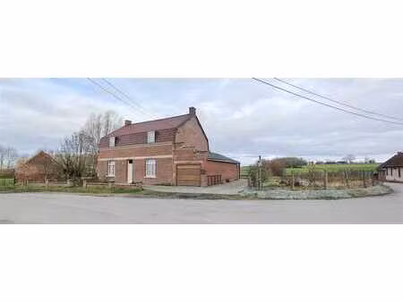villa 4 façades avec 4 chambres  garage et jardin