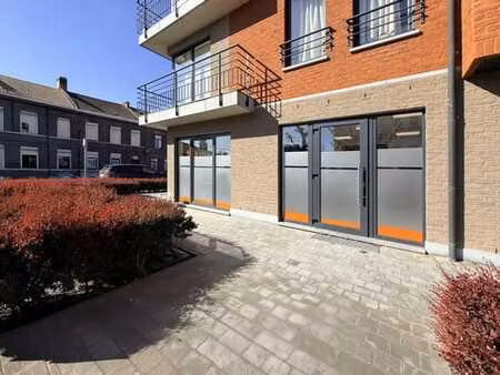 rez-de-chaussée commercial idéalement situé à andenne