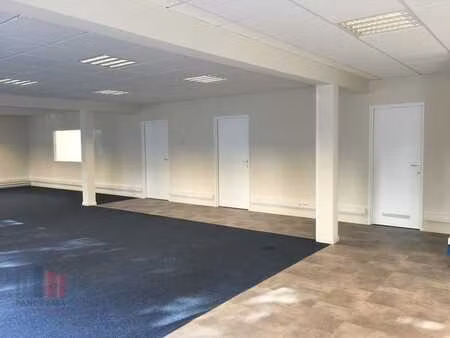 270 m² de bureaux avec 90 m² d'entrepôt près de l'e40