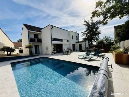 maison 8 pièces 217 m²