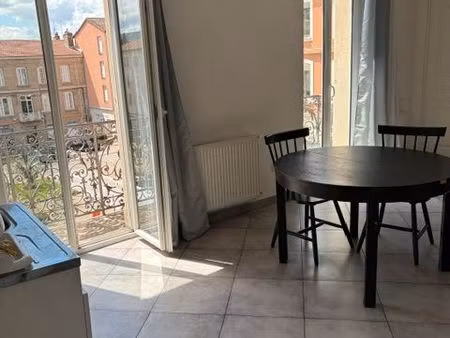 f4 refait àneuf place de la mairie à la ricamarie