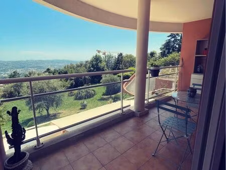 t2 meublé avec terrasse et vue mer – disponible de septembre à juin – 1000