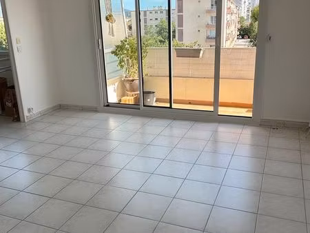 location t3 - la garde