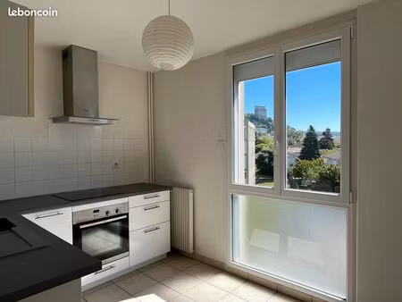appartement t4 lumineux d’environ 77 m²