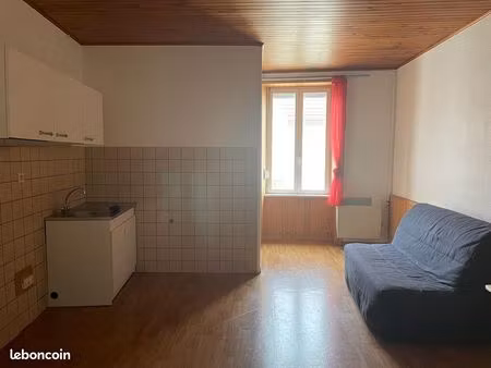 pontarlier studio 22m2 très bien situé avec parking