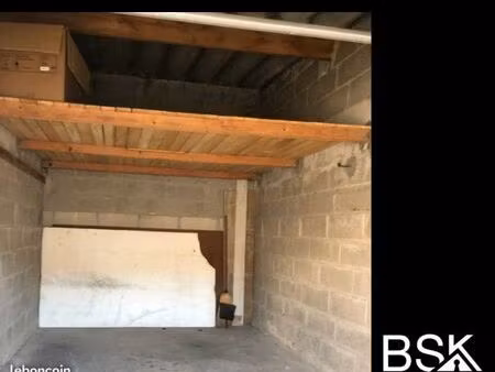 grand garage / box