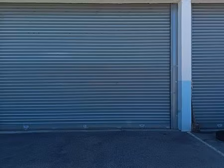 local 54m²