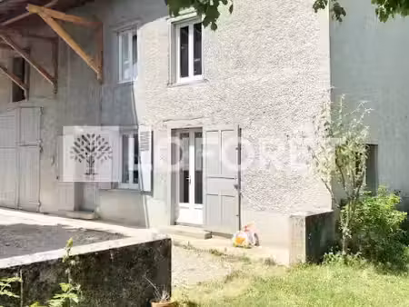location maison 4 pièces 93.22 m² à bourgoin-jallieu (38300)  1 150 €