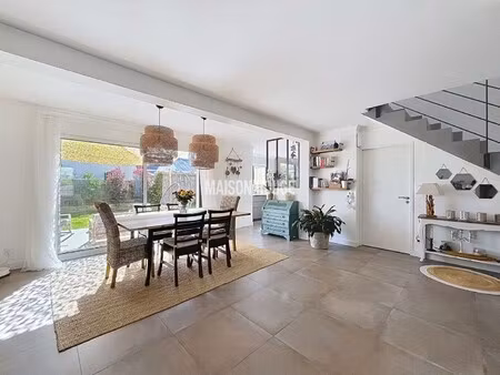 maison de luxe à vendre à saint-méloir-des-ondes : 555 440 €