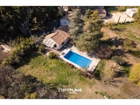magnifique villa contemporaine à allauch édifiée sur une parcelle de 3300 m2 avec piscine