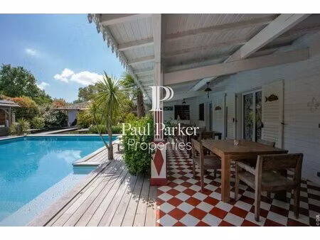 magnifique villa contemporaine au coeur d'un jardin tropical