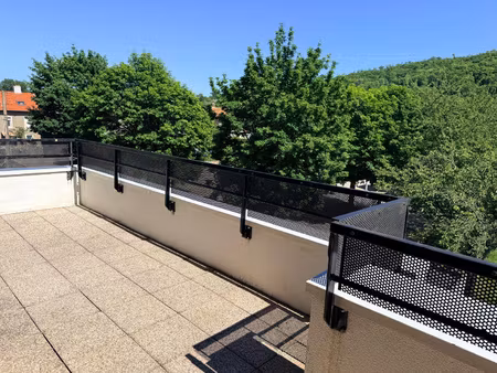 appartement f3 avec terrasse et parking