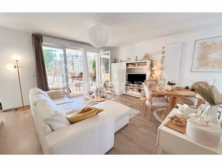 royan appartement t3 avec terrasse et parking centre-vil