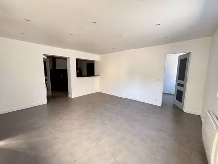 location appartement 4 pièces  91.90m²  yèbles