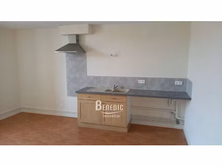 courcelles chaussy - f4 - 3 ch - cuisine amenagee - garage