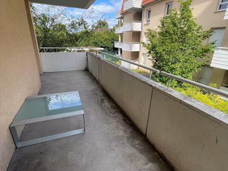 t2 meublé et fonctionnel dans résidence avec piscine